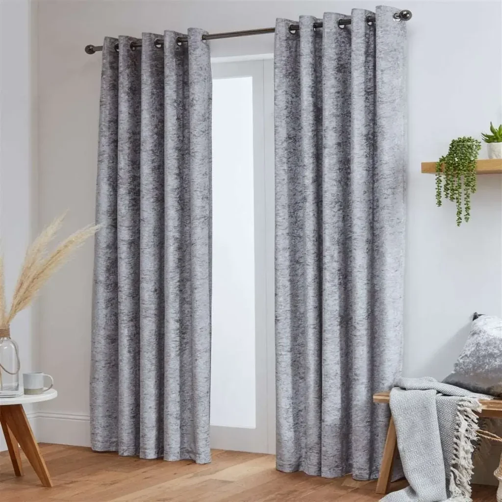 Living-Room-Velvet-Curtains.jpg