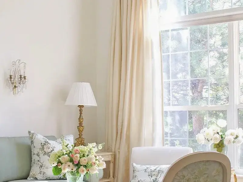 Silk-Curtains-In-Dining-Room