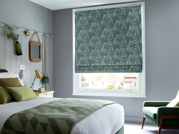 Bedroom Green Roman blinds