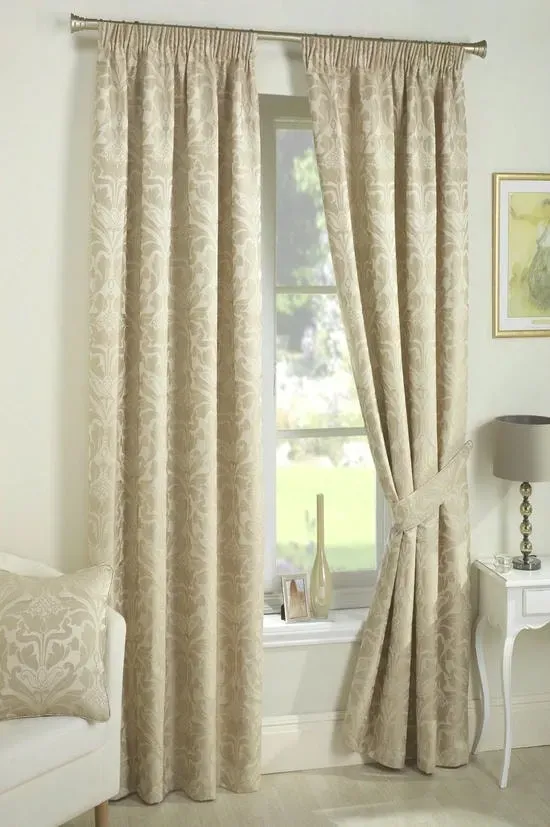 pencil-pleat-fully-lined-curtain